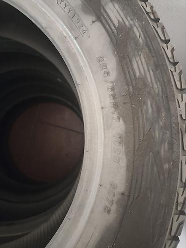 Шины и диски: Зима 225/65 R17 в отличном состоянии почти новое / адрес 4 мкр — 2