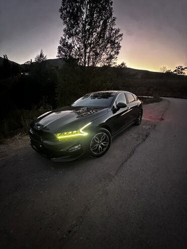 киа к5 фара: Черный седан Kia K5, оснащенный светодиодными фарами и задними