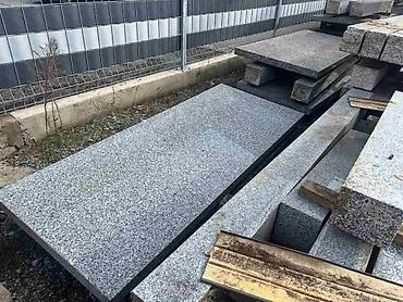 Cigla, kamen: Na prodaju 30 m3 granitnih ploca, stubova, od razlicitih vrsta. Imamo — 6