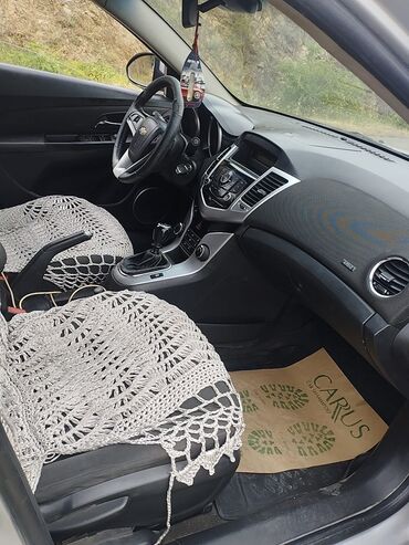 Chevrolet: Chevrolet Cruze sedan – gümüşü rəng Əsas məlumatlar: - Model — 7