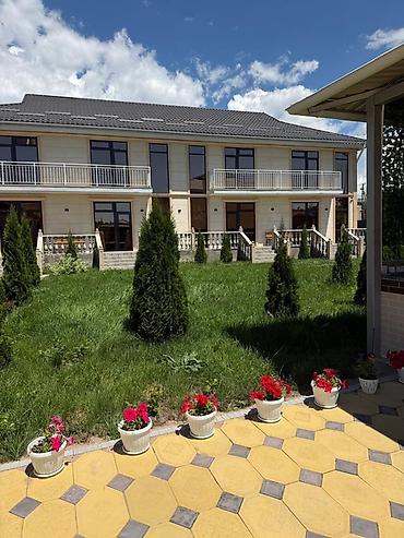 дома в ананьево: Просторный дом с собственным озеленённым участком и большой террасой с — 1