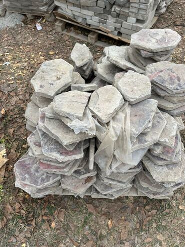 Отдам даром: Тротуарная плитка (разборка), разные формы и размеры. Описание: - — 25