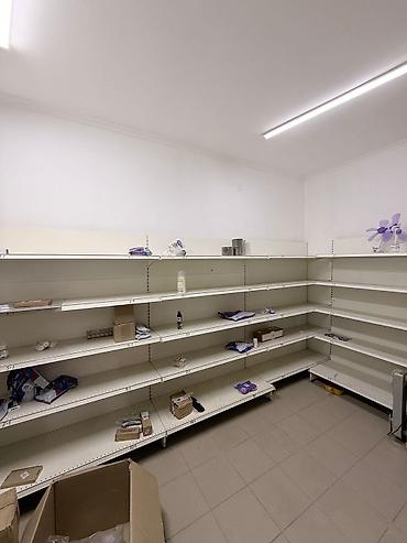 Продажа зданий: Г. Бишкек. Продаётся дом 250 кв. м (цокольный этаж и 1 этаж), есть — 28