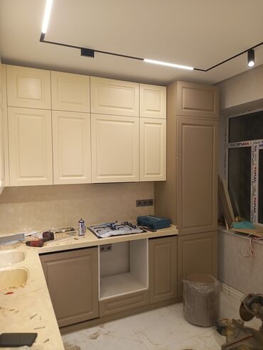 Sifarişlə yataq dəstləri: Bej rəng palitrasında klassik-modern tərzdə mebel dəsti - Yataq otağı — 4