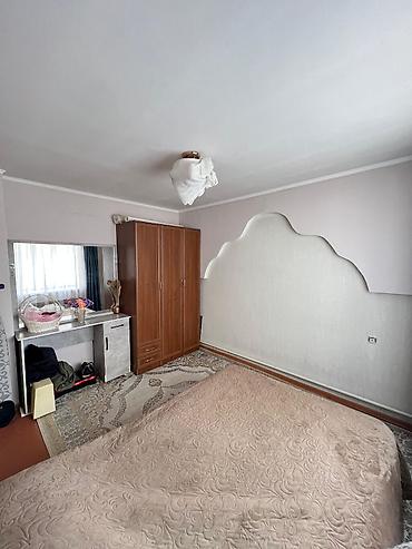 Продажа коттеджей и домов: 🏡 Продается участок с 2 домами 📍Район: ж/м Бакай-Ата 🌳 Участок: 5 — 2