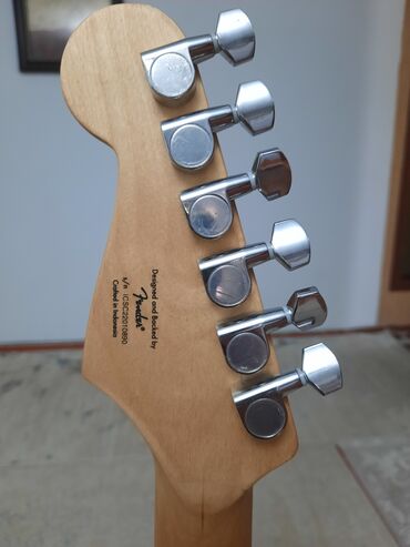 Гитары: Fender Squier Sonic +Frontman10G Полный комплект для гитариста. Гитара — 15