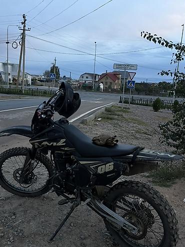 матор жаз: Эндуро-мотоцикл KAYO 250CC в чёрном цвете с графикой «06». Подходит — 4