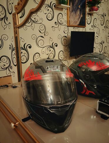 Moto dəbilqələr: Bahali kaskadir bilen bilir helmets