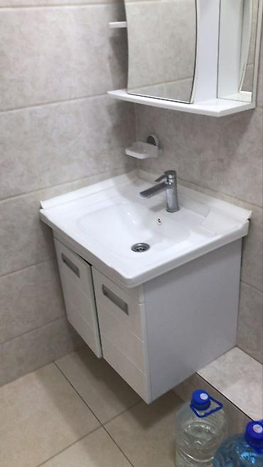 Продается раковина тумба со смесителем + зеркало. Все в отличном