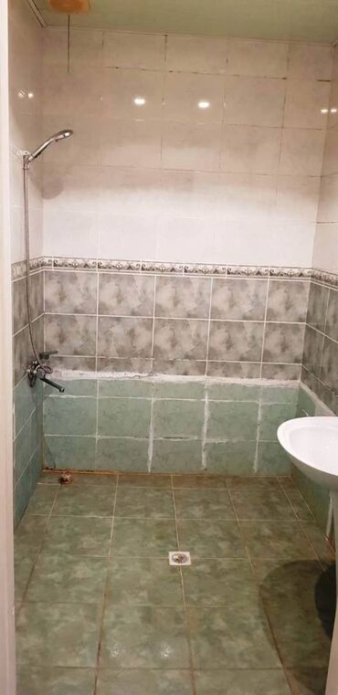 Uzunmüddətli kirayə mənzillər: Heydər Əliyev mərkəzin yanı 10 mərtəbəli binanın 7-ci mərtəbəsi ümumi — 11