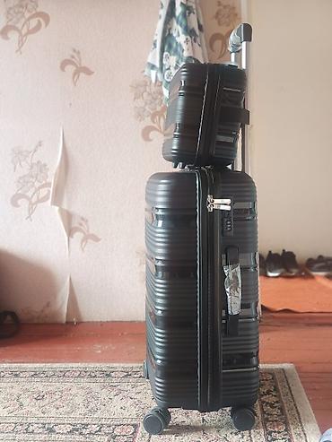 Чемодан, Новый, Материал: Пластик, Средний (40 - 70 л), Кодовый замок, Твердый корпус