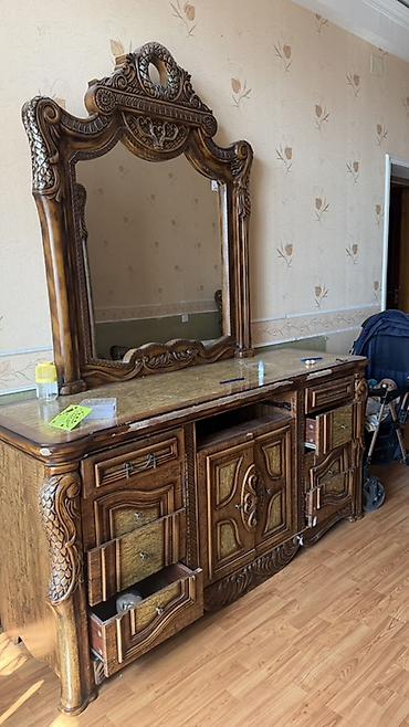Klassik üslubda yataq otağı mebel dəsti Tərkibi: - Böyük paltar lalafo.az -da Klassik üslubda yataq otağı mebel dəsti Tərkibi: - Böyük paltar