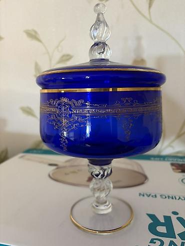 şüşə qab: Mavi şüşə konfetan/şamdan qabı – qapaqlı, ayaqlı - Material: qalın — 1