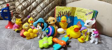 детский игрушки бу: Продам б/у игрушки пакетом. Резиновые,твердые,книжка,пони и