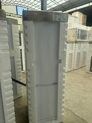 Холодильники: Холодильник Indesit, Новый, Двухкамерный, De frost (капельный), 60 * 185 * 65 — 10