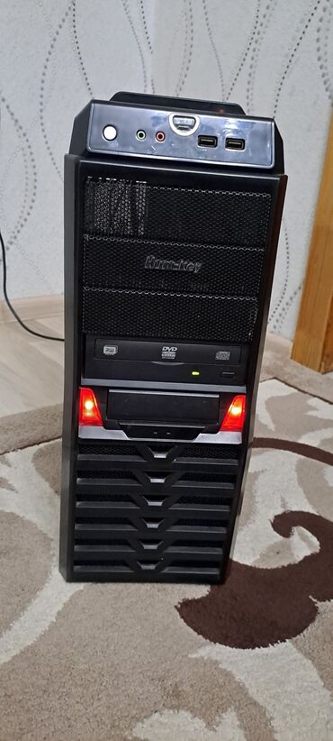 Masaüstü kompüterlər və iş stansiyaları: Super komputerdi yaddas 160gb ssd 80gb hdd ram ddr2 5gb ekran karti