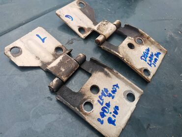 Auto delovi: Dodatni opis Sarke prednje haube Lada 2107 Rivu bele boje. Polovno — 3