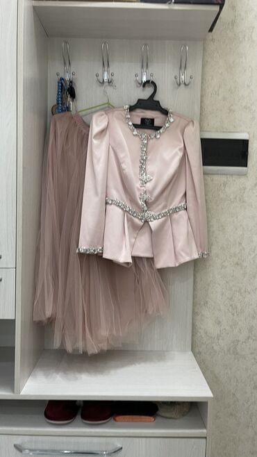 вечерний костюм юбка: Вечернее платье, Классическое, Длинная модель, Атлас, С рукавами, Камни, M (EU 38), L (EU 40)