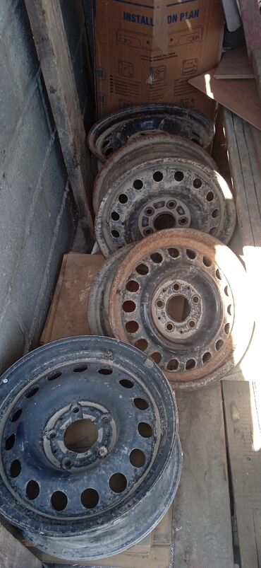 124 мерседес тюнинг в Кыргызстан | Автозапчасти: Продам железные диски Мерс 124. Целые. 1 штука 800сом. Комплект 2500