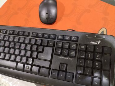 Адаптеры питания для ноутбуков: Mouse ve klaviatura ikisi biryerde islekdir sadece mouse un altindaki