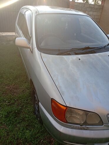 срочно срочно продам машину: Toyota Ipsum: 1998 г., 2 л, Автоматические, Бензин, Минивэн