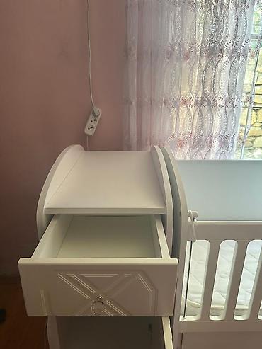 ikinci el barbi evi: Oğlan və qız üçün, İşlənmiş, Dördbucaq, Beşik, Dəstsiz, Matras ilə — 4