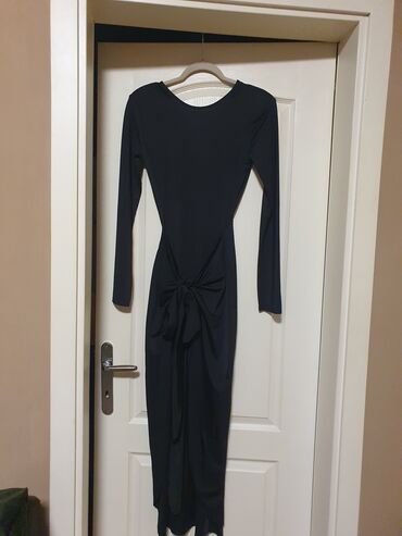 exit haljine: A-Dress One size, color - Black, Oversize, Long sleeves