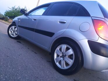 kia sephia 1996: Kia Rio: 1.4 l | 2005 il Hetçbek