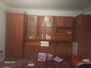 продам мебель бу в бишкеке: Гарнитур для зала, Б/у, Шкаф, Дерево, Самовывоз, цвет - Красный
