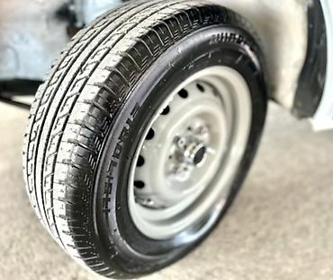 VAZ (LADA): VAZ 2107 sedan - Kuzov: 4 qapılı, ağ rəng, xrom ön barmaqlıq və — 9