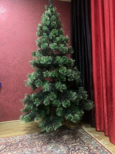 Yeni il ağacları: Hündürlüyü 2 m10 sm Eni 1 m 10 sm Süslənməyə hazır, qarlı effektli — 5