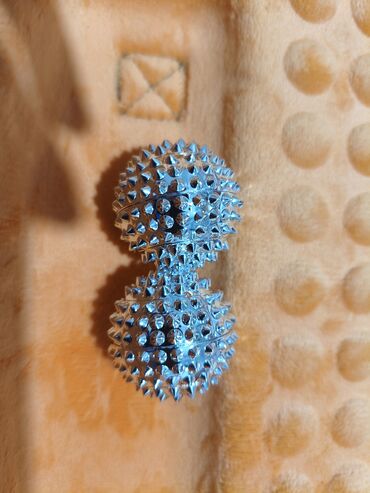 Наборы украшений: Набор бижутерии и аксессуаров Состав: - Брошь в форме пера — 17