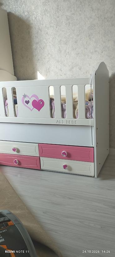 Uşaq beşiyi – “ALI BEBE” modeli - Rəng: ağ və çəhrayı kombinasiyası -