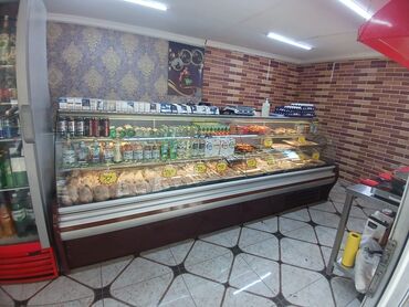 Qril aparatları: Vitrin soyuducu 1200azn. Olcu 3.50smdir. Ideal veziyyetde, az istifade