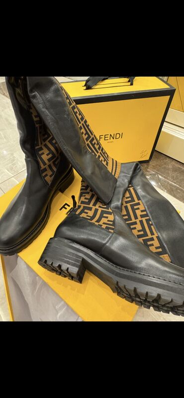 Çəkmələr: Fendi, Ölçü: 38, rəng - Qara, Yeni