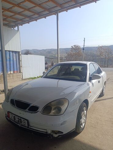 Daewoo: Daewoo Nubira: 2000 г., 1.5 л, Механика, Бензин, Седан