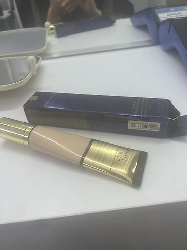 ester lauder: Estee Lauder Futurist Hydra Rescue Moisturizing Makeup SPF 45 - — 2