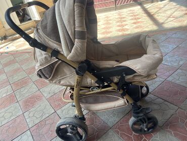 детская летняя коляска: Коляска, цвет - Бежевый, Б/у