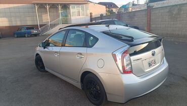 ош машиналар: Toyota Prius: 1.8 л | 2014 г. | Седан