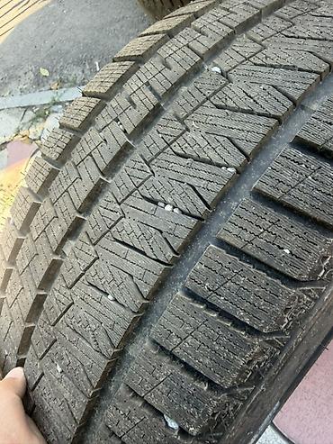 Шины: Комплект зимних шин KAPSEN, размер 245/40 R19. Почти новые — 2