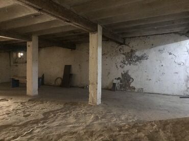 Anbar və emalatxanalar: Anbar/istehsalat sahəsi - Şəhər daxili həyətyanı zonada yerləşən — 10