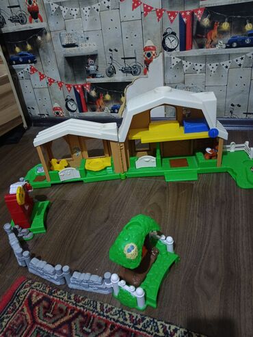 hamster yuvası: Fisher-Price oyun seti – fermanın mövzusunda plastik oyun evi və