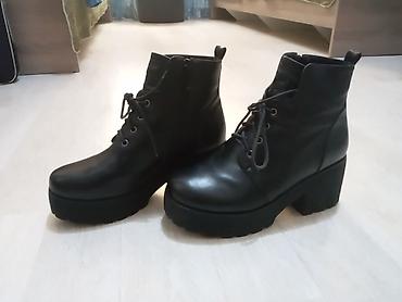 rezin botlar: Qadın üçün qara rəngli bağcıqlı bot - Model: Ankle boot (qısa üzlü) - — 3