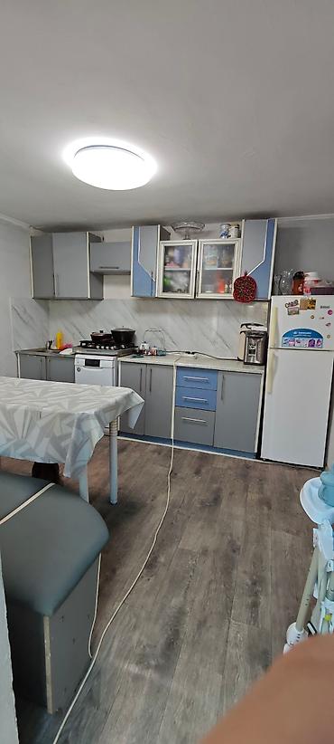 Продажа полдома: Продаю дом под бизнес 78 КВ,4 комнаты На первой линии По Улице — 7