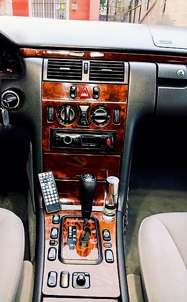Mercedes-Benz: Mercedes-Benz E-Class: 2.2 l | 2000 il Sedan — 17