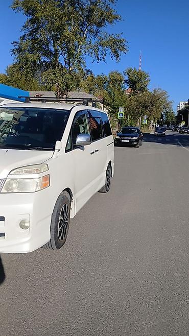 Voyah: Toyota Voxy: 2006 г., 2 л, Вариатор, Бензин, Минивэн — 2