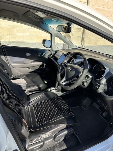 фит 2013: Honda Fit: 2010 г., 1.3 л, Автомат, Бензин, Седан