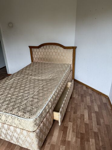 мебель спалный: Бир жарымдык Керебет, Колдонулган