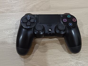 işlenmiş soba: PS4 (Sony PlayStation 4)