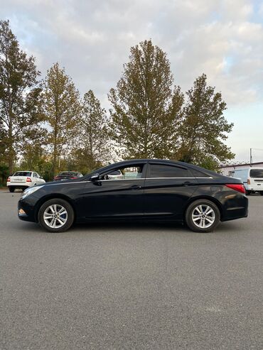 Hyundai: Hyundai Sonata: 2 l | 2010 il Sedan — 4